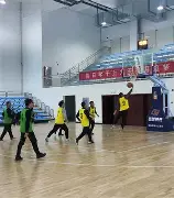 九游体育下载-队员拼尽全力,为了赢得cba比赛而努力拼搏英文